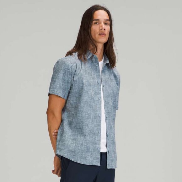 *NWOT Lululemon Men's Airing Easy Short Sleeve Shirt *Ventlight - Navy/Grey - Picture 1 of 8